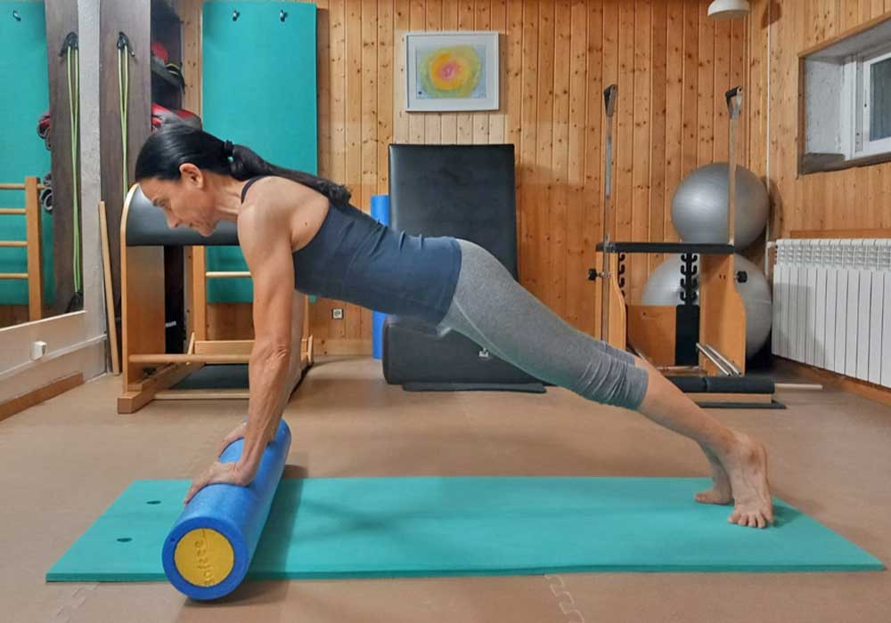 Pilates con elementos en Cercedilla rodillo de espuma