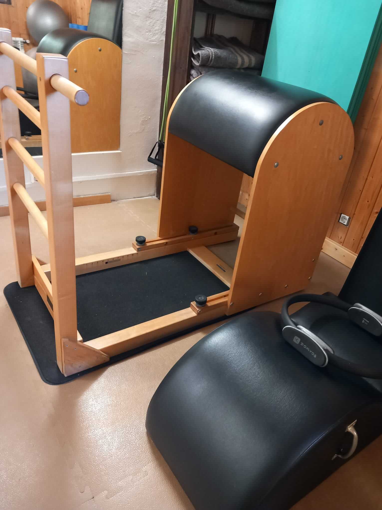 BANDA ELASTICA DE PILATES CON ELEMENTOS